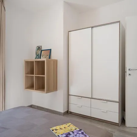 Villa Pietro 10, Emma Nisporto